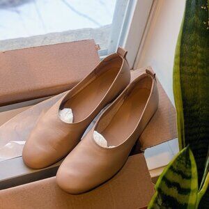 Everlane The Day Glove in Narrow Fit Tan - Size 9